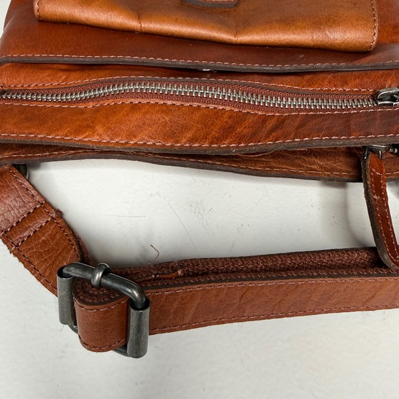 Wild West Leather Crossbody Bag Tan Buckle Flap Zip Pockets Adjustable Strap - Picture 13 of 16